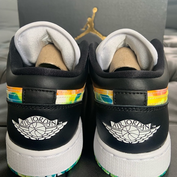 ⛔️ S O L D ⛔️ 🍭 Jordan 1 Low ‘TIE DYE’ (GS) - Picture 3 of 4
